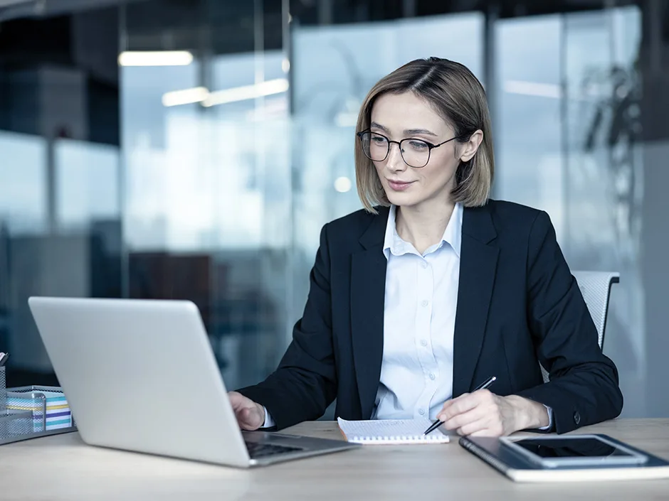woman on laptop